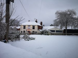 The Queens Head Pub Sheet Petersfield Hampshire - Pubs Near Petersfield - Takeaway Pizza - Pizzas - Cask Ales & Excellent Food